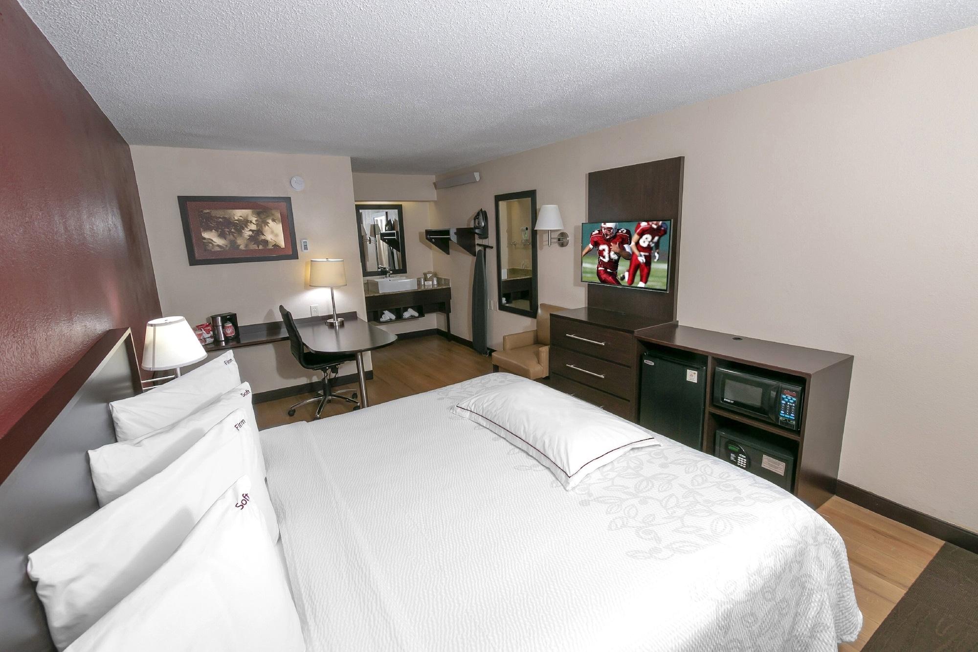Red Roof Inn Plus+ St. Louis - Forest Park / Hampton Ave. Exterior photo