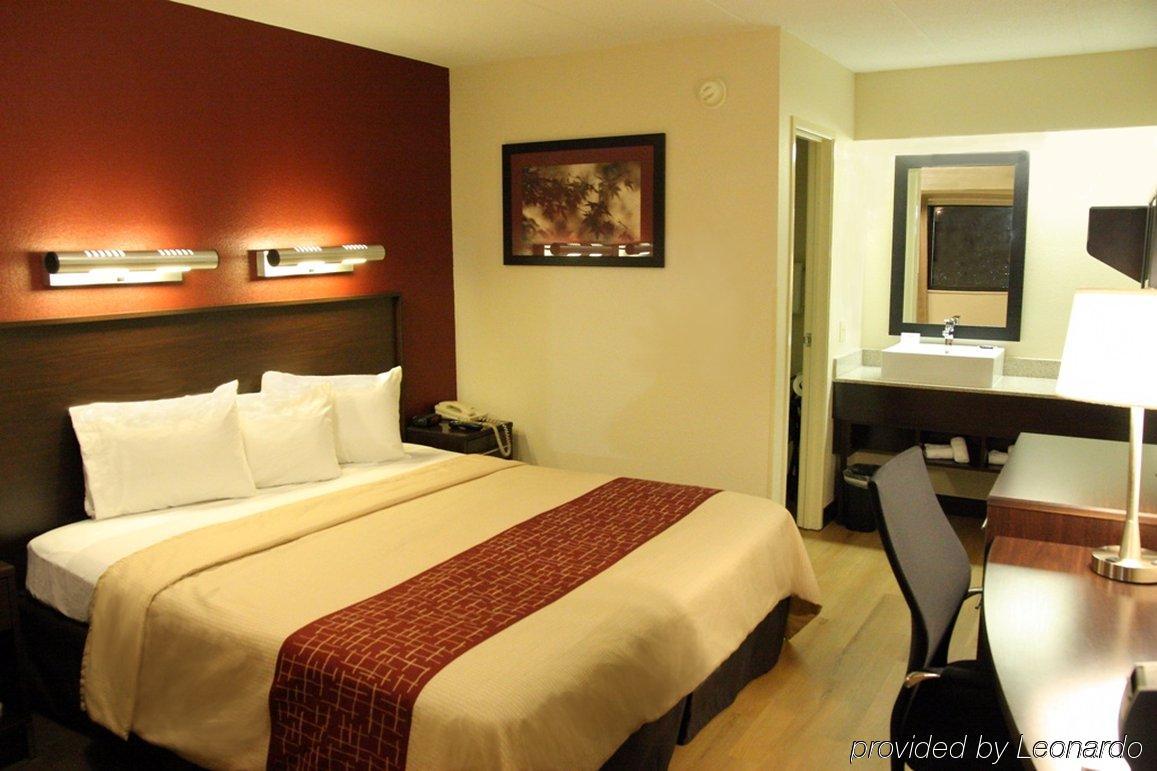 Red Roof Inn Plus+ St. Louis - Forest Park / Hampton Ave. Room photo