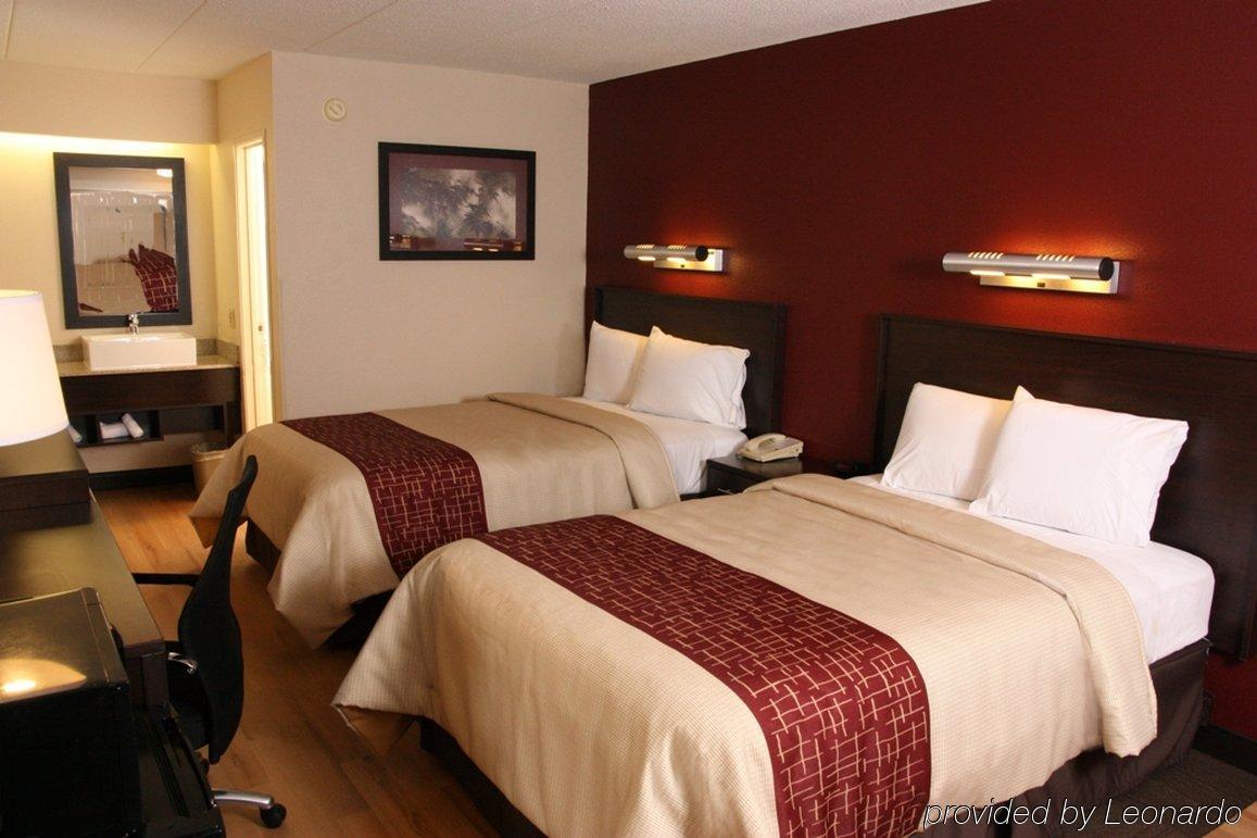 Red Roof Inn Plus+ St. Louis - Forest Park / Hampton Ave. Room photo