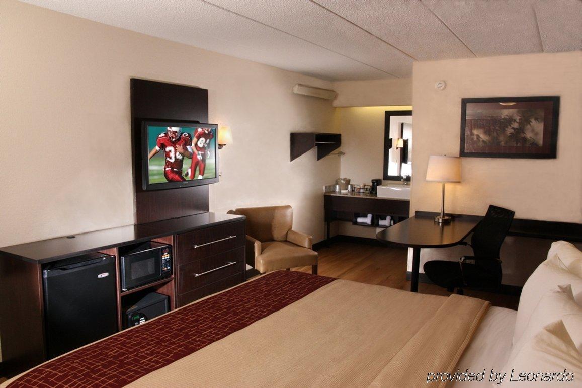 Red Roof Inn Plus+ St. Louis - Forest Park / Hampton Ave. Room photo
