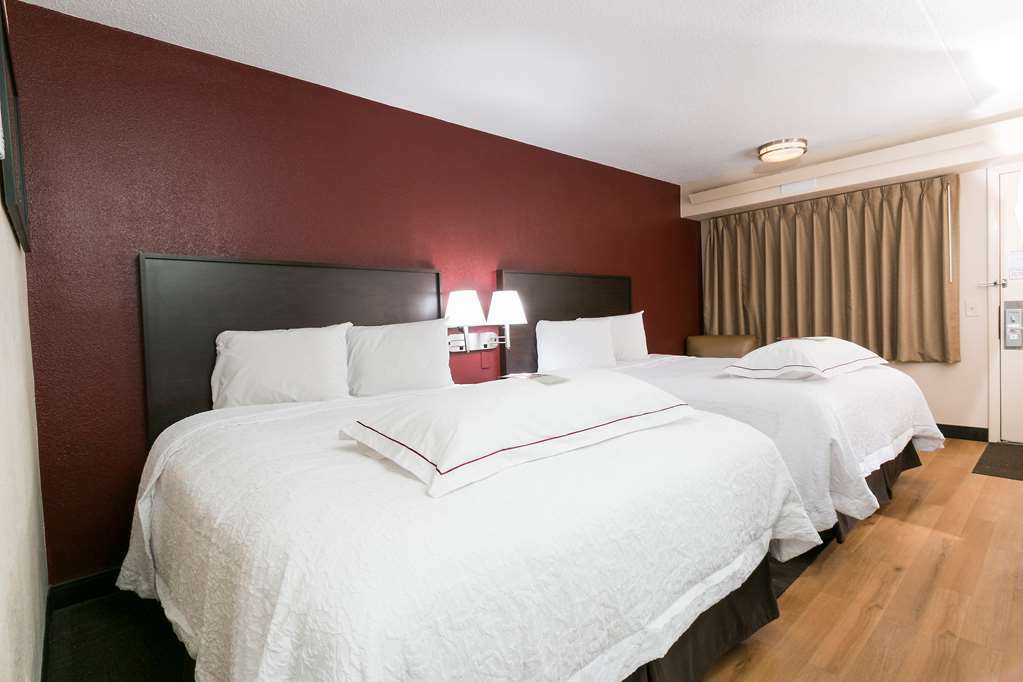 Red Roof Inn Plus+ St. Louis - Forest Park / Hampton Ave. Room photo